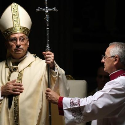 Papa encerra o Ano Santo criticando consumismo e xenofobia
