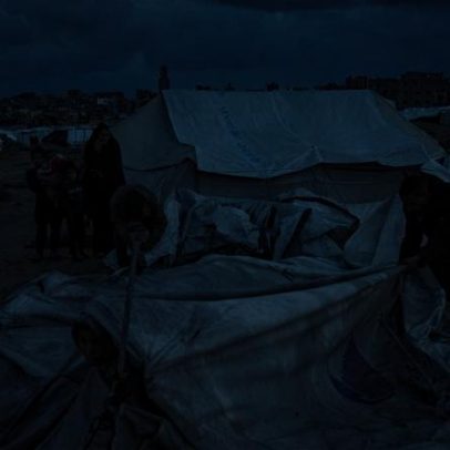 Chuvas intensas devastam campos de deslocados em Gaza