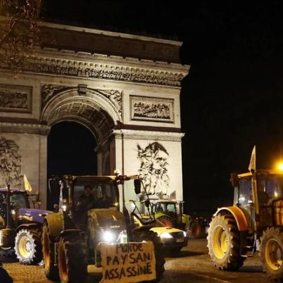 França: 350 tratores protestam contra acordo UE-Mercosul