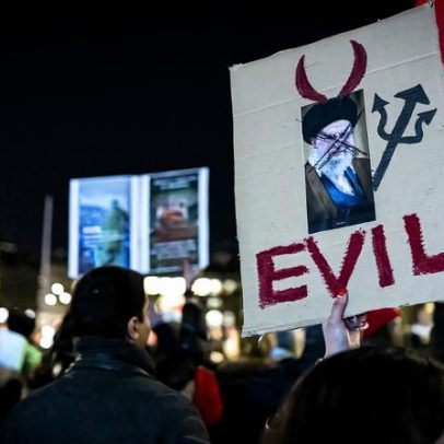 Mortos em protestos no Irão sobem para 2.571