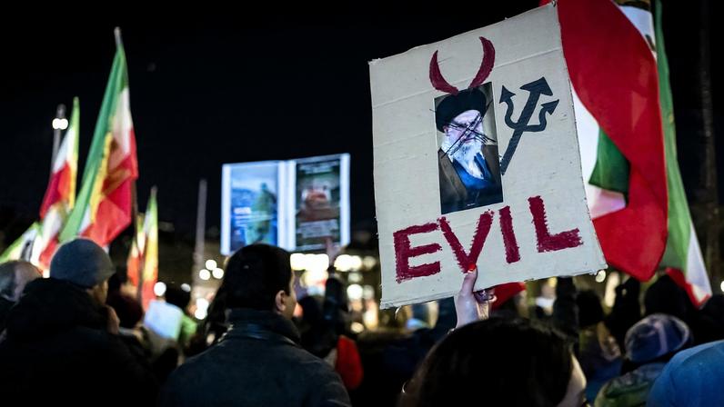 Mortos em protestos no Irão sobem para 2.571