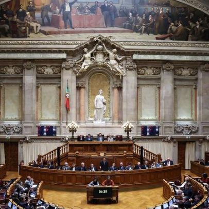 Licença parental: mais de 42 mil assinaturas relançam o debate