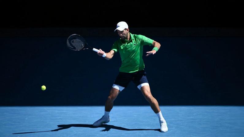 O tenista sérvio procura reforçar o recorde de títulos do "grand slam"