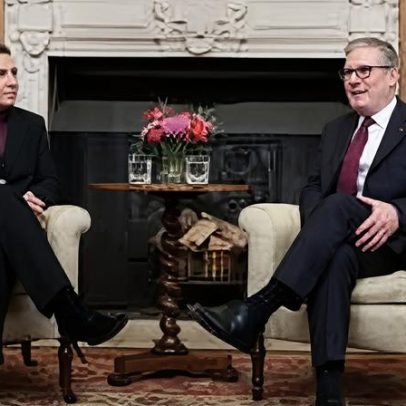 Starmer e primeira-ministra dinamarquesa discutem segurança no Ártico