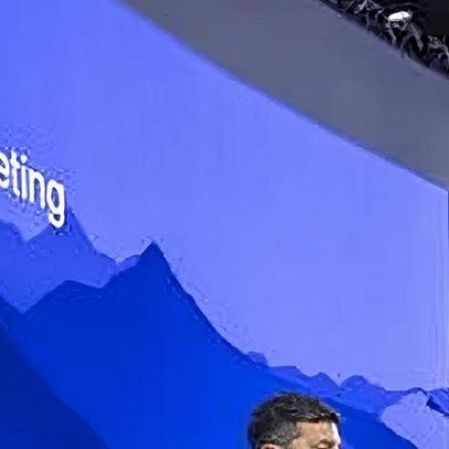 Zelensky anuncia cimeira com a Rússia
