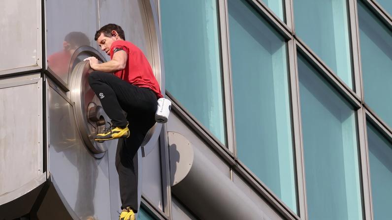 Alex Honnold na subida ao Taipei 101
