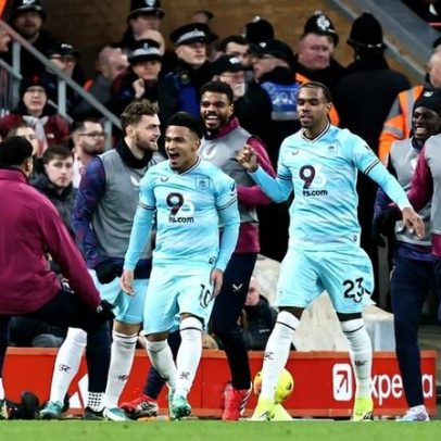 Marcus Edwards e Florentino seguram Liverpool em Anfield na Premier League