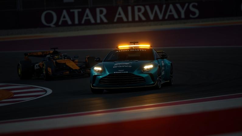 O Aston Martin Vantage Safety Car no Grande Prémio do Qatar do ano passado