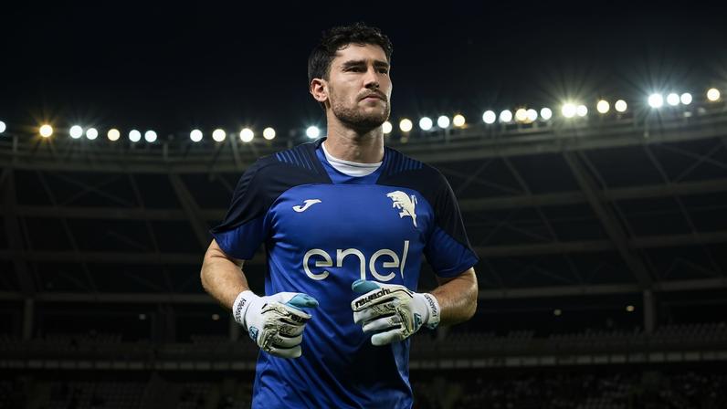 Franco Israel enfrenta dificuldades na vida