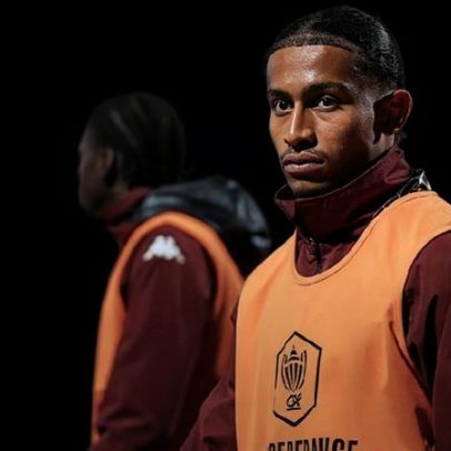 Jogador do Metz gravemente queimado em tragédia na Suíça