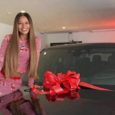 Raphinha surpreende ao oferecer presente de luxo à esposa