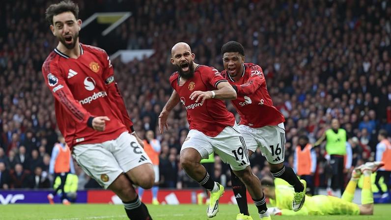 Bruno Fernandes a festejar o golo de Bryan Mbeumo