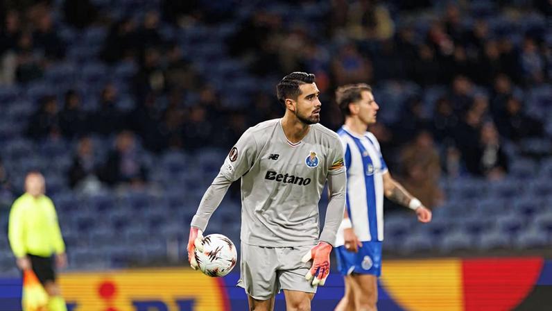 Diogo Costa está em dúvida para o clássico com o Benfica