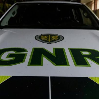 Carro da GNR envolvido em acidente com cinco viaturas na A24