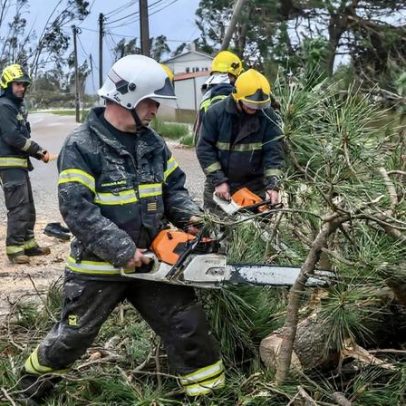 Bombeiros de Águeda ajudam populações de Leiria após tempestade