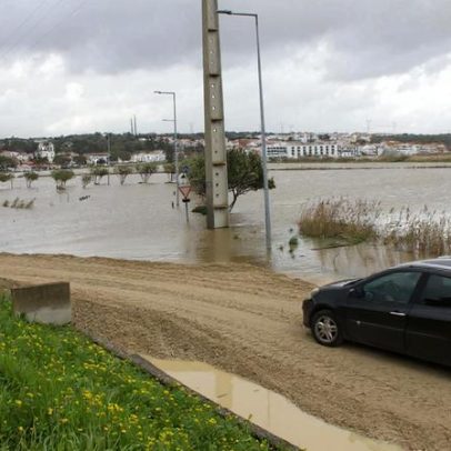 Alcácer do Sal fecha Avenida dos Aviadores por subida do Sado e mau tempo