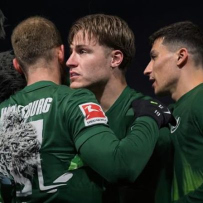 Wolfsburgo vence St. Pauli na estreia com golo de Eriksen