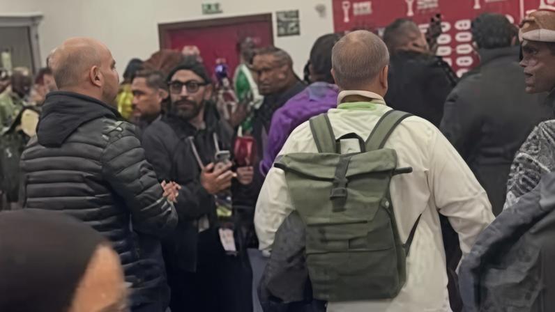 Pontapés e empurrões entre jornalistas após o Argélia-Nigéria