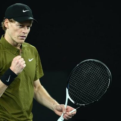 Jannik Sinner avança à terceira ronda do Open da Austrália