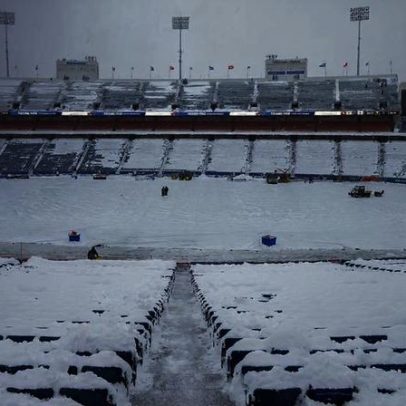 Buffalo Bills pedem ajuda à comunidade para limpar a neve