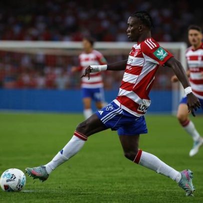Faye avança para o Sporting e para Alvalade
