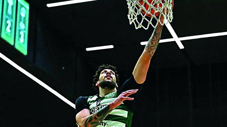 Brandon Johns não falhou lançamentos de campo (9/9) e apenas não converteu um lance livre (4/5) Fotografia Sporting CP