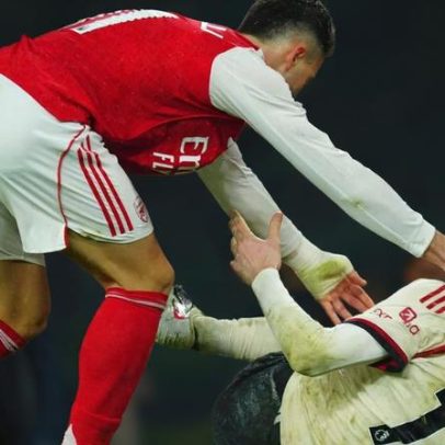 Martinelli pede desculpa a Bradley após empurrão polémico