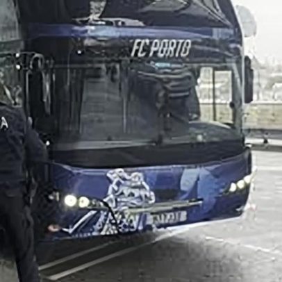FC Porto parte para Plzeň com alguns adeptos no aeroporto