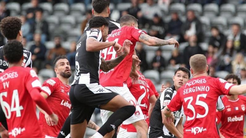 Jogo entre duas equipas das ilhas foi renhido