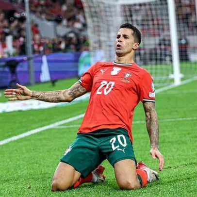 Inter espera Cancelo; o jogador português mira o Barça