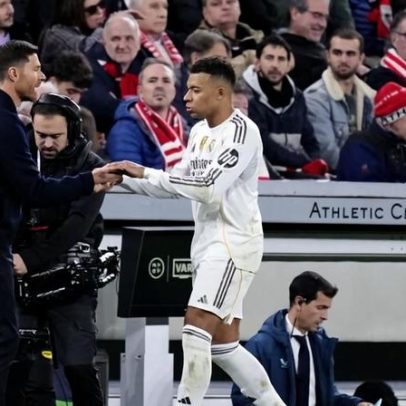 Xabi Alonso avisa Barcelona: jogador pode seguir para a Arábia
