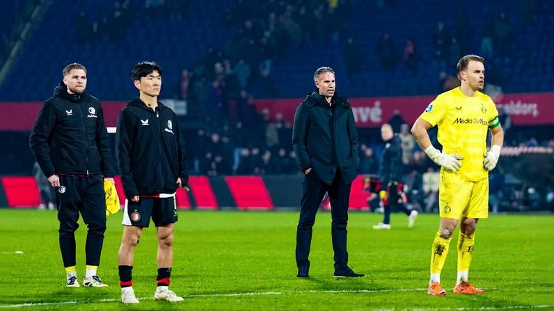 Feyenoord atravessa um mau momento, mas lugar de Van Persie não estará em risco