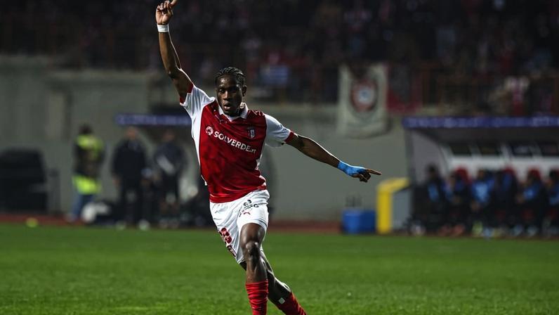 Mario Dorgeles celebra golo frente ao Vitória de Guimarães (Foto: EPA/Paulo Novais)