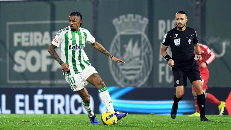 André Luiz, cobiçado pelo Benfica, foi titular no Rio Ave - Foto: Rogério Ferreira/Kapta +