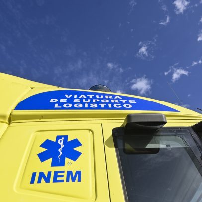 Homem de 73 anos morre após queda de telhado que consertava em mau tempo