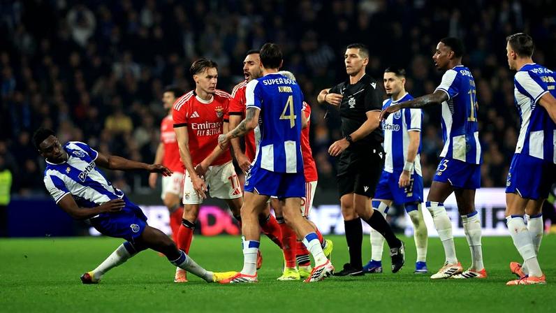 FC Porto avança com queixa contra jogador do Benfica