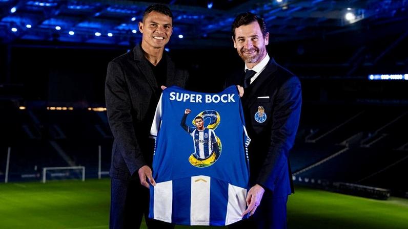 Thiago Silva foi recebido por André Villas-Boas no Estádio do Dragão - Foto: FC PORTO