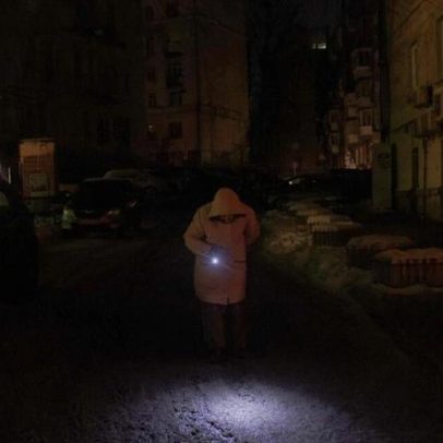 Ataque russo corta energia, água e aquecimento a parte de Kiev
