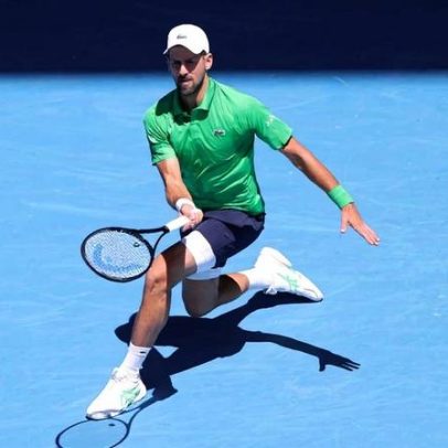 Djokovic avança no Open da Austrália e aproxima-se de vitória histórica