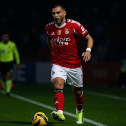 Pavlidis marca penálti e reduz para o Benfica (vídeo)