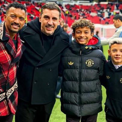 Nani regressa a Old Trafford com fotos