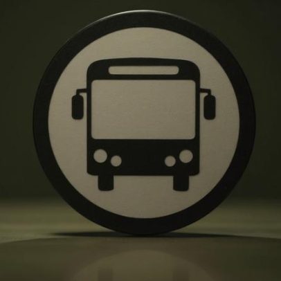 Circulação condicionada na Rua 1.º de Maio afeta transporte público