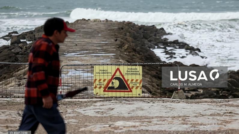 Porto, Viana do Castelo e Braga sob aviso vermelho por ondulação na sexta-feira