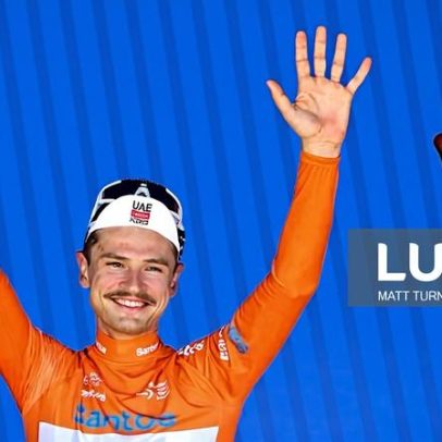 Ciclista Jay Vine sofre fratura no pulso após colisão com canguru
