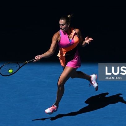 Sabalenka afasta Jovic e avança às meias do Open da Austrália