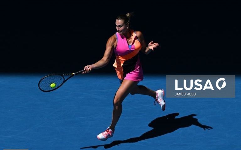 Líder mundial Sabalenka afasta Jovic e segue para as meias do Open da Austrália