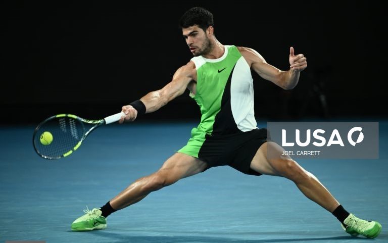 Carlos Alcaraz apura-se pela primeira vez para as meias-finais do Open da Austrália