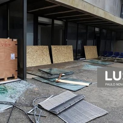 Hospital da Figueira da Foz com vidros partidos e serviços condicionados