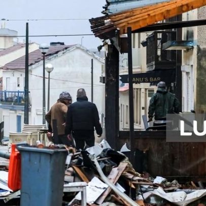 Praia da Vieira: limpeza de destroços e isolamento evidenciam devastação
