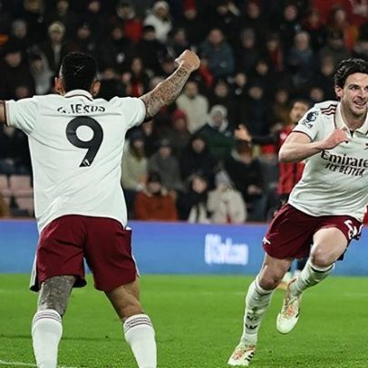 Arsenal vence Bournemouth com reviravolta e mantém liderança na Premier League